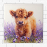 Terras Altas Escocesas Vitelos Roxos<br><div class="desc">Um azulejo decorativo com uma pintura aquosa de um adorável vitelo castanho da Escócia Highland num campo de flores silvestres roxas. Um pedaço de decor escocês de Vaca Highland que é perfeito para o quarto de um bebê decorado no estilo de um quintal.</div>