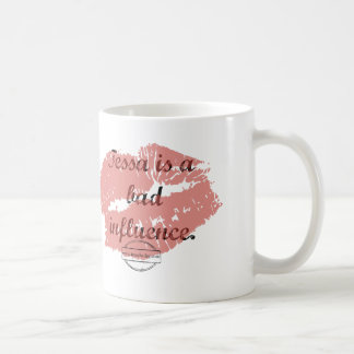 Tessa é uma caneca má da influência