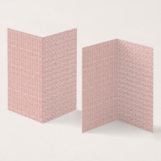 Têxteis vermelhos e cor-de-rosa deitados sobre um  (Interior e exterior)