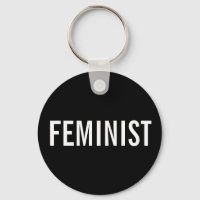 Texto branco feminista, negrito, chaveiro preto