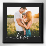 Texto de Amor do Modelo de Fotografia de imã de ge<br><div class="desc">Modelo personalizado de foto de solteiro adora texto imã de geladeira preta de cozinha.</div>
