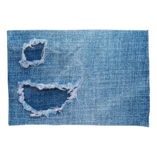 Textura do tecido denim rasgada, matizes azuis.