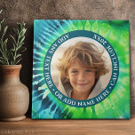 Tie Dye - 1 Foto - Texto Personalizado - Azul Verd<br><div class="desc">Foto de solteiro com fundo e borda coloridos. Adicione um nome e um ano para fazer uma manutenção de excelente.</div>