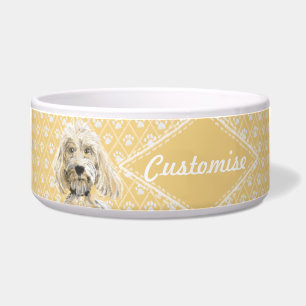 Tigela amarelo da bacia de Labradoodle do cão dos