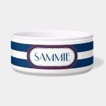 Tigela Azul desportivo | Monograma de Padrão de Stripes B<br><div class="desc">Esportivo escuro, azul e branco, com sotaques vermelhos, o estilo náutico parece negrito. Alguns itens nesta coleção de design podem ser personalizados com seu nome ou nome inicial e/ou outro texto nos campos fornecidos. Outras combinações de cores estão disponíveis mediante solicitação. Se você gosta deste padrão, mas não vê o...</div>