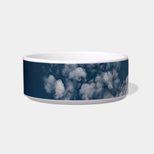 Tigela Branco, com fundo azul escuro