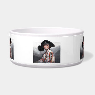 Tigela Mulher na blusa bordada