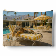 Tigre à Beira da Piscina em Palm Springs