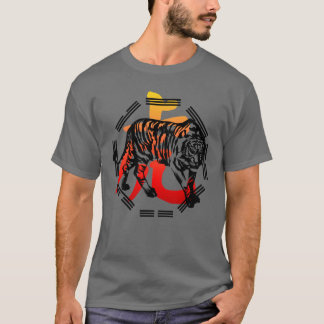 Tigre de Kung Fu e camisa do símbolo