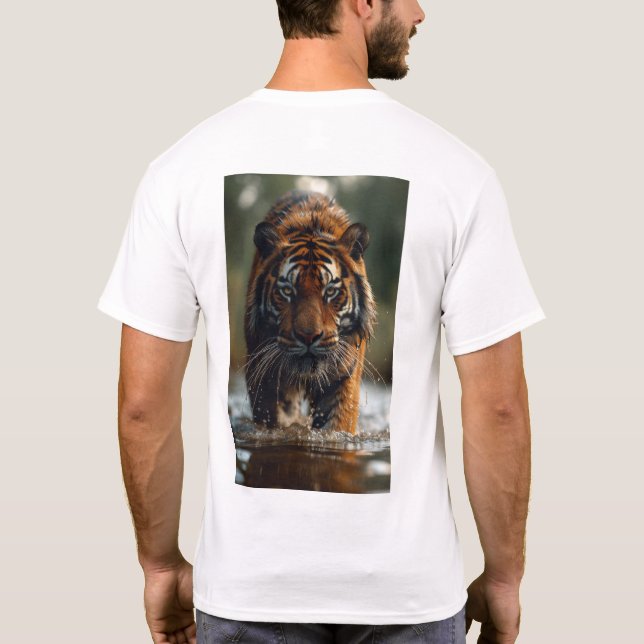 Tigre Majestoso Caminhando Através Da Camisa De Ág (Verso)