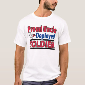 Tio orgulhoso de uma camisa distribuída do soldado