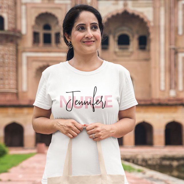 Tipografia Rosa Personalizada de Enfermeira (Personalized Pink Nurse Typography Tri-Blend Shirt)