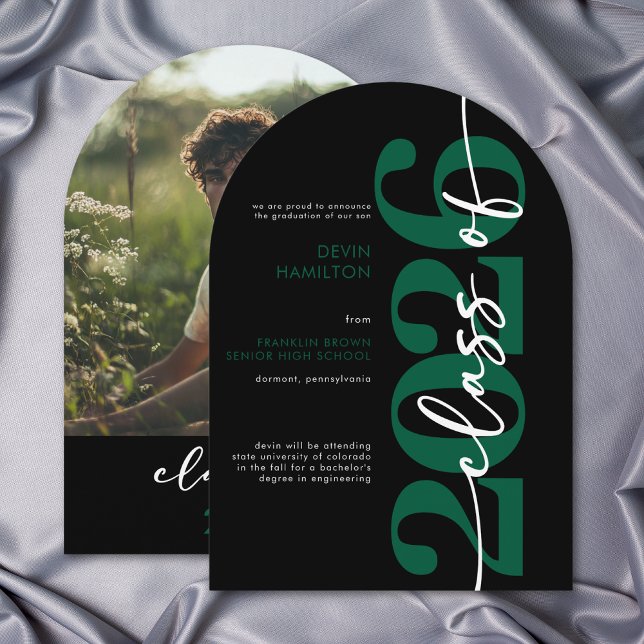 Tipografia Verde Moderna Anúncio de Graduação de A (Modern Green Typography Arch Grad Announcement)