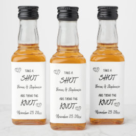 Tire Um Tiro Casal Engajado Dando O Nó