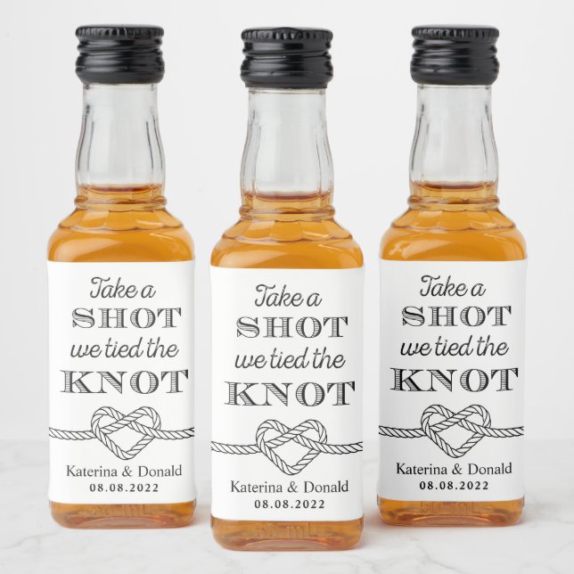 Tire Uma Foto Que Nós Ligamos A Garrafa De Licor D (Garrafas)