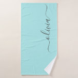 Toalha De Banho Aqua Blue Teal Modern Script Girly Monographic Nam<br><div class="desc">Toalha De Banho Simples De Leitura Azul Aqua. Isto faz o doce e perfeito aniversário de 16 anos,  casamento,  chá de panela,  aniversário,  chá de fraldas ou festa de solteira presente para alguém que ama luxo de luxo e estilos quíticos.</div>