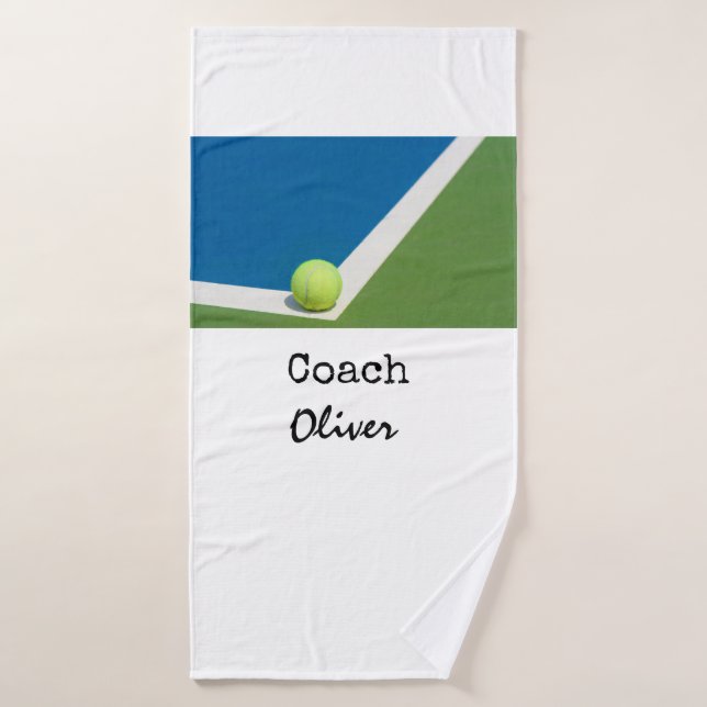 Toalha De Banho As bolas de tênis estão no fundo do campo.   (Toalha de Banho)