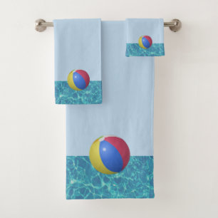 Toalha de banho azul de piscina com água e bola de