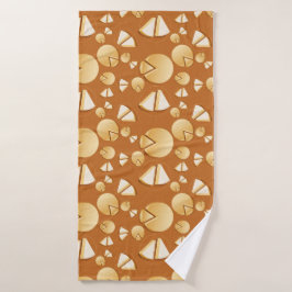 Toalha De Banho Cheese wheels and slices on a burnt orange