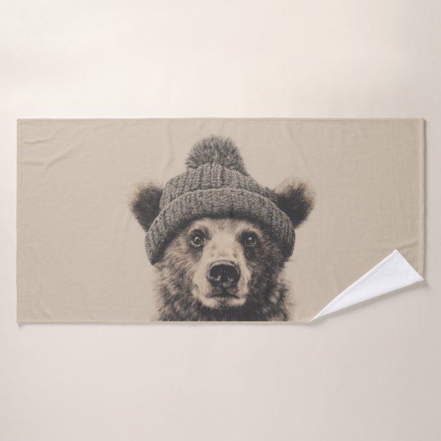 Toalha De Banho Cozy Bear in Beanie - Cute Winter Animal  (Toalha de Banho)