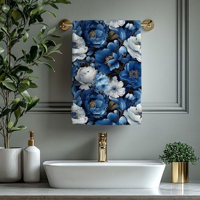 Toalha de Banho Floral Clássica Azul e Branco (Classic Blue and White Floral Bath Towel)