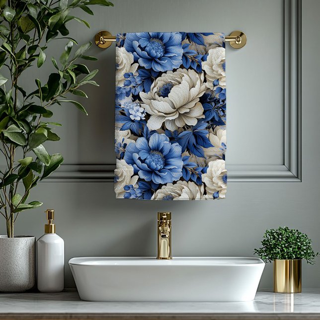 Toalha de Banho Flores Azuis Opulentas e Marfim (Opulent Blue and Ivory Flowers Bath Towel)