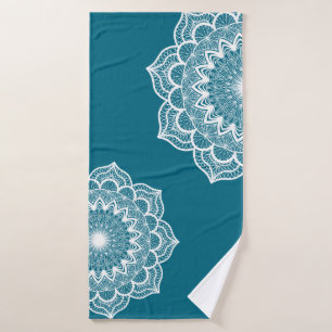Toalha De Banho Mandala Branco em Fundo Azul