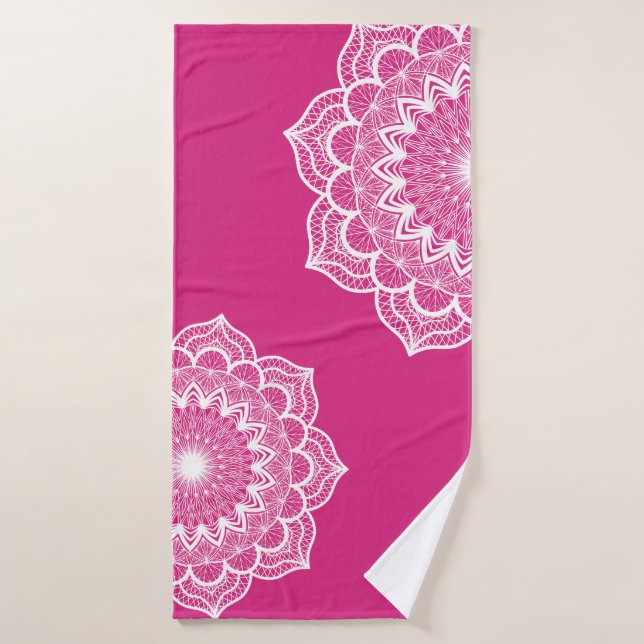 Toalha De Banho Mandala Branco em Fundo Rosa (Toalha de Banho)