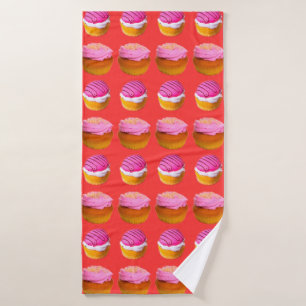 Toalha De Banho Muffins, cupcakes with white and pink cream on a r