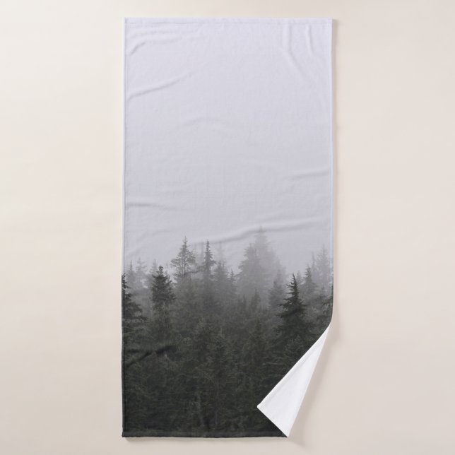 TOALHA DE BANHO PINAS VERDES SOB O CÉU BRANCO (Toalha de Banho)