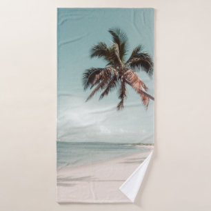 Toalha De Banho Praia ao lado da palmeira de coco
