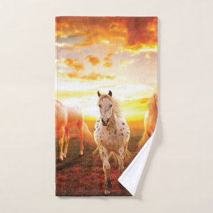 Toalha De Mão Cavalos no travesseiro decorativo do pôr do sol