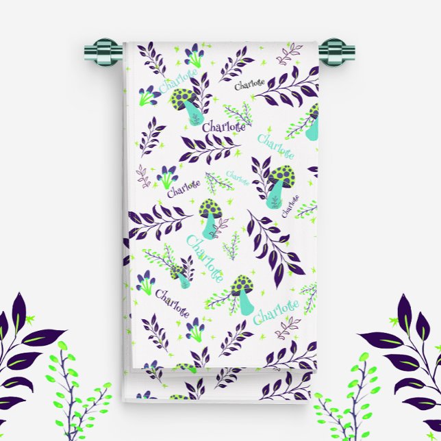 Toalha De Mão Cogumelos brancos e azuis Padrão Nome do Bebê Pers (A funny garden with mushrooms and flowers for your baby! With Custom Name!)