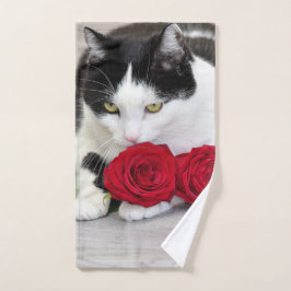 Toalha De Mão Gato bonito com a rosa vermelha