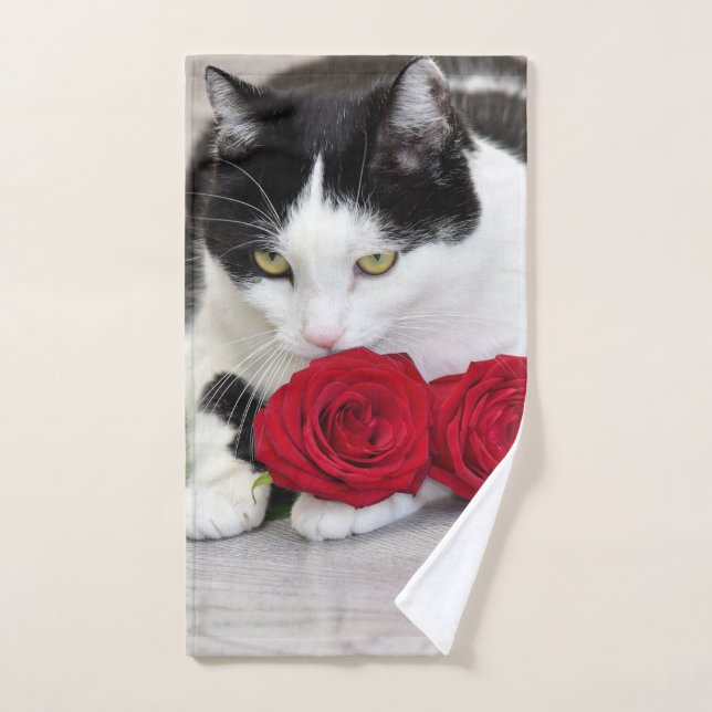 Toalha De Mão Gato bonito com a rosa vermelha (Toalha de mão)