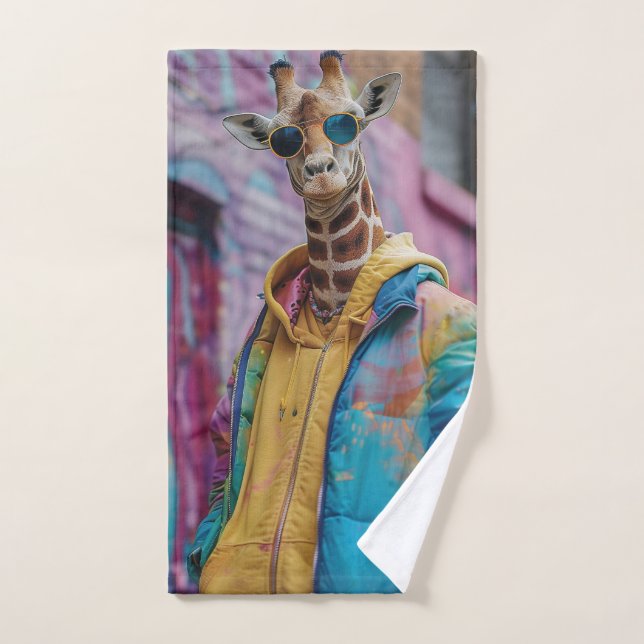 Toalha De Mão Girafa em roupa de rua com óculos de sol (Toalha de mão)