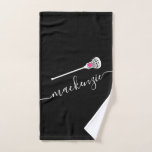 Toalha De Mão Lacrosse Girly Personated Name Sport<br><div class="desc">Toalha personalizada de esportes de Lacrosse personalizada com um ícone simples de bastão de lacrosse e texto, nome ou monograma de script de caligrafia. Qualquer equipe de lacrosse ou jogador de clube de meninas ou mulheres apreciaria o clássico olhar elegante sobre este presente de lacrosse moderno e útil. As cores...</div>