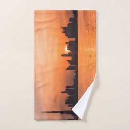 Toalha De Mão Sunset sobre uma cidade litorânea - aquarela