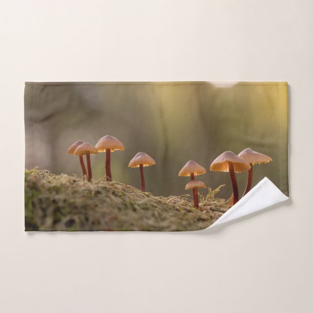 Toalha De Mão Tiny Mushroom Nature Foto (Toalha de mão)