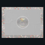 Toalha De Mesa 16.ª cera de aniversário de casamento, Peridot e S<br><div class="desc">Que maneira adorável e atenciosa de marcar o seu 16º aniversário,  com um tom às pedófilas tradicionais,  velas de cera e flores estáticas,  todas com um fundo de prata!</div>