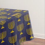 Toalha De Mesa Azul Escuro Elegante| Chanukah Hanukkiyah| MENORAH<br><div class="desc">Elegante azul-da-meia-noite,  MENORAH Tablecloth,  mostrando com falsos menorah dourados em um padrão de títulos. Este é um design minimalista,  simples,  elegante,  especialmente adequado para suas celebrações de Chanucá.  Disponível em outras cores,  ou você pode alterar a cor clicando em Personalizar mais e escolhendo na paleta de cores.</div>