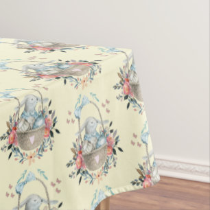 Toalha De Mesa Coelhinho bonito em uma cesta com ovos e flores Bo