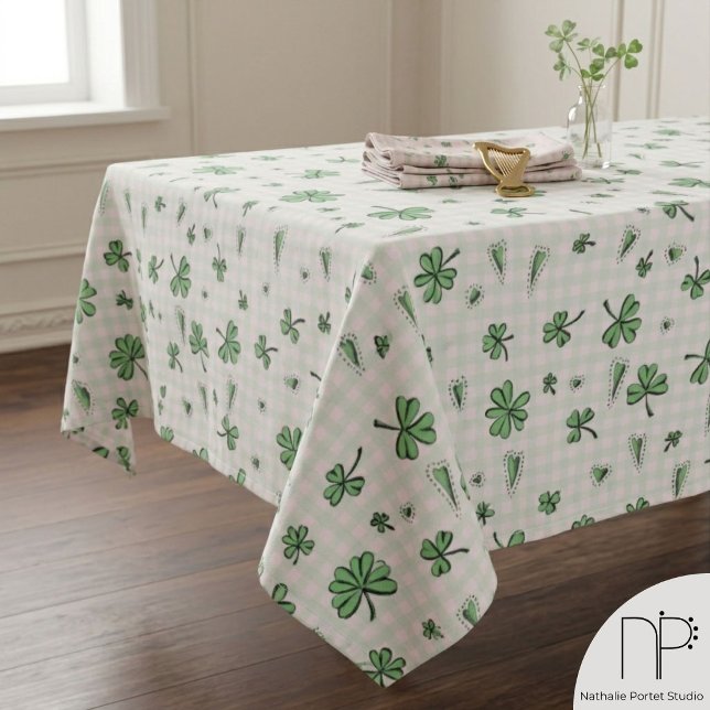 Toalha de mesa de trevos rosa e verde do dia de Sã (Hand drawn pink and green clover checkered tablecloth for a girly St Patricks Day party)