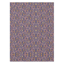 Desenho Floral Caprichoso com Vinhas em Fundo Roxo