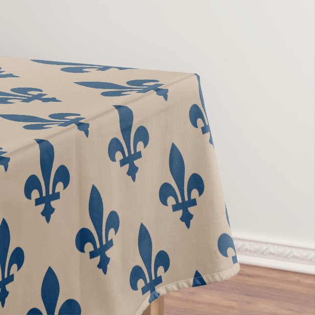 Toalha De Mesa Fleur de Lis Pattern, Royal French Blue em Creme (Posição Original)