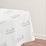 Toalha De Mesa Nome personalizado Sr. e Sra. festa de casamento<br><div class="desc">Nome personalizado Sr. e Sra. festa de casamento. Decoração de mesa elegante disponível em diferentes tamanhos. Forma retangular. Impressão clássico com padrão de tipografia de script. Cinza clara ou cor personalizada. O design verdadeiramente especial também pode ser feito menor ou maior. Lindas decorações para o local de rico.</div>