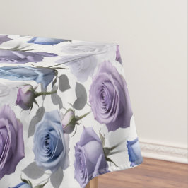 Toalha De Mesa Rosas Lavanda e Azuis Postas em um Cinza Nublado