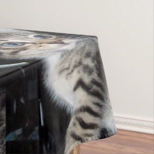 Toalha De Mesa "Sussurros de Problemas: o Misquioso Tabby Kitten
