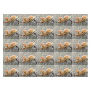 Toalha De Mesa Toadstools em uma Tablecloth de tronco de árvore