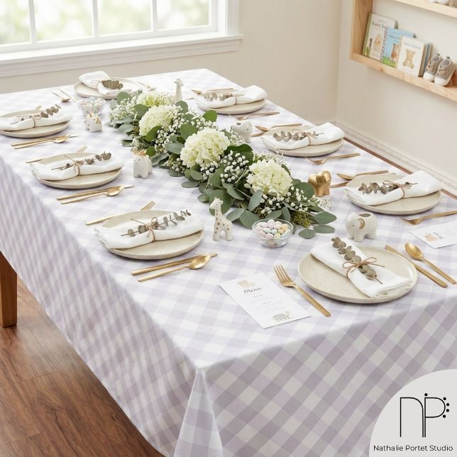 Toalha de Mesa Xadrez Roxo Pastel e Cinza (Pastel purple and gray checkered pattern tablecloth for baby showers and neutral party decor)